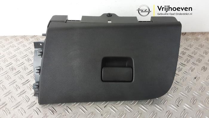 Begagnade Handskfack Opel Astra K 1.4 16V Pris € 100,00 Marginaltabell erbjuds av Autodemontage Vrijhoeven B.V.