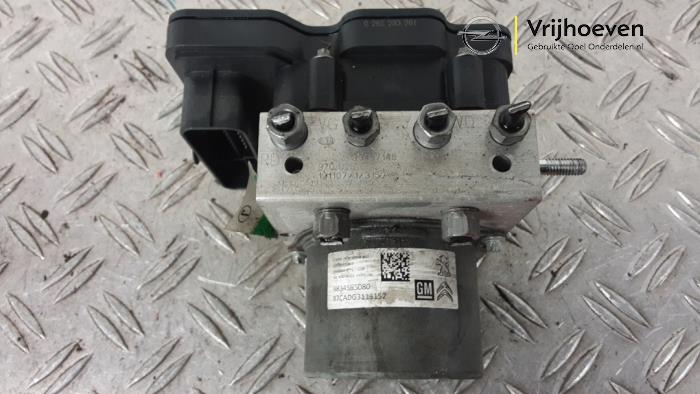 Używane Pompa ABS Opel Crossland (X) 1.2 Turbo 12V Cena € 150,00 Procedura marży oferowane przez Autodemontage Vrijhoeven B.V.