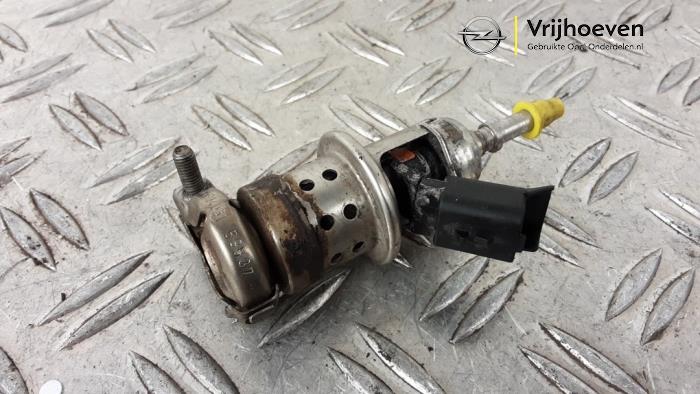 Usados Inyector Adblue Opel Combo Cargo 1.5 CDTI 100 Precio € 50,00 Norma de margen ofrecido por Autodemontage Vrijhoeven B.V.