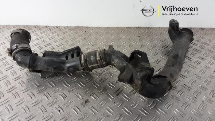 Gebrauchte Intercooler Rohr Opel Vivaro 2.0 CDTI 122 Preis € 50,00 Margenregelung angeboten von Autodemontage Vrijhoeven B.V.