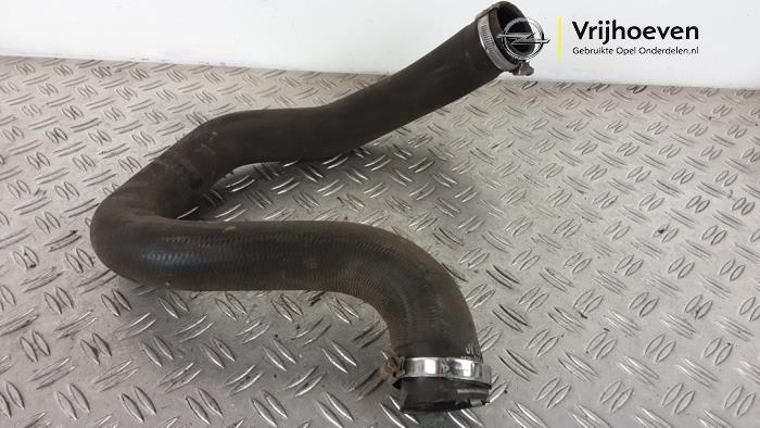 Gebrauchte Intercooler Schlauch Opel Combo Cargo 1.6 CDTI 100 Preis € 25,00 Margenregelung angeboten von Autodemontage Vrijhoeven B.V.