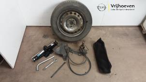 Usagé Mécanique de suspension roue de secours Opel Combo 1.3 CDTI 16V ecoFlex Prix € 99,99 Prix TTC proposé par Autodemontage Vrijhoeven B.V.