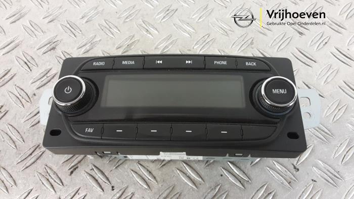 Używane Modul radiowy Opel Karl 1.0 12V Cena € 100,00 Procedura marży oferowane przez Autodemontage Vrijhoeven B.V.