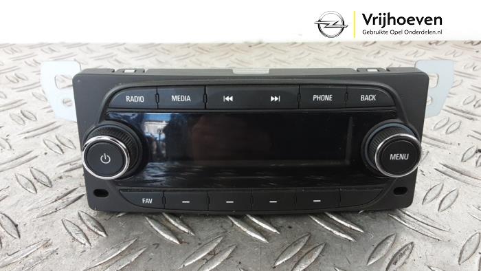Używane Modul radiowy Opel Karl 1.0 12V Cena € 100,00 Procedura marży oferowane przez Autodemontage Vrijhoeven B.V.