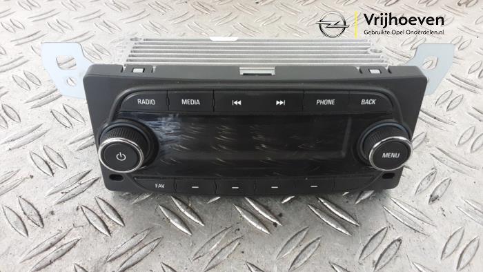 Używane Modul radiowy Opel Karl 1.0 12V Cena € 100,00 Procedura marży oferowane przez Autodemontage Vrijhoeven B.V.