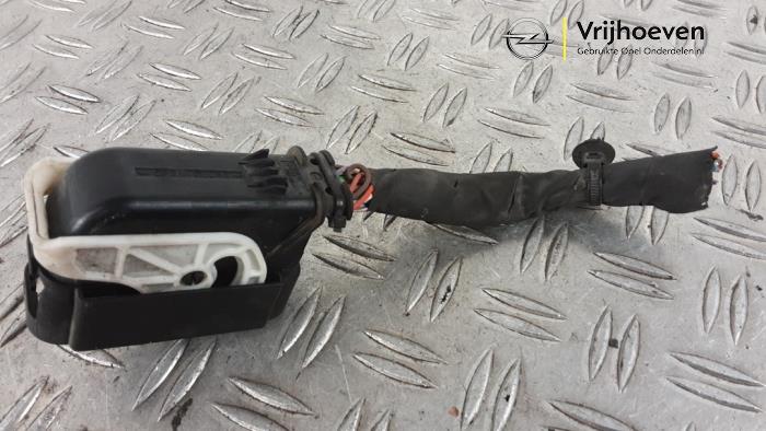 Usados Conector ABS Opel Combo Cargo 1.6 CDTI 100 Precio € 35,00 Norma de margen ofrecido por Autodemontage Vrijhoeven B.V.