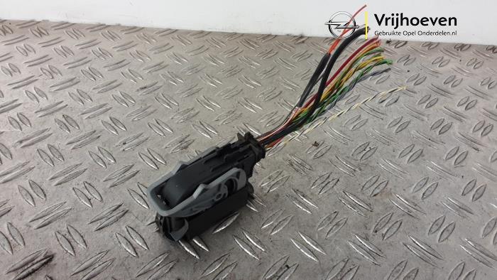 Usados Conector ABS Opel Combo 1.3 CDTI 16V ecoFlex Precio € 35,01 IVA incluido ofrecido por Autodemontage Vrijhoeven B.V.