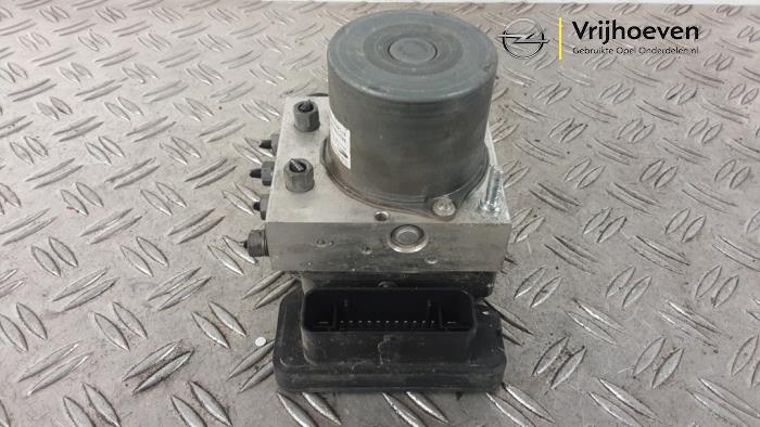 Used ABS pump Opel Combo Cargo 1.5 CDTI 100 Price € 200,00 Margin scheme offered by Autodemontage Vrijhoeven B.V.