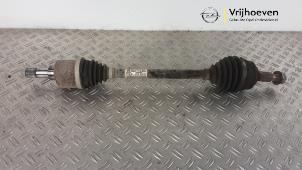 Begagnade Drivaxel, vänster fram Opel Combo Cargo 1.5 CDTI 100 Pris € 75,00 Marginaltabell erbjuds av Autodemontage Vrijhoeven B.V.