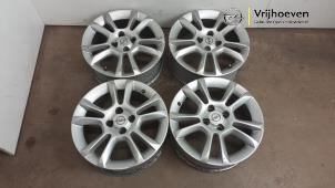 Begagnade Hjuluppsättning Opel Corsa D 1.4 16V Twinport Pris € 125,00 Marginaltabell erbjuds av Autodemontage Vrijhoeven B.V.
