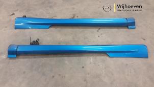 Gebrauchte Seitenschürze Set links + rechts Opel Corsa D 1.6i OPC 16V Turbo Preis € 150,00 Margenregelung angeboten von Autodemontage Vrijhoeven B.V.