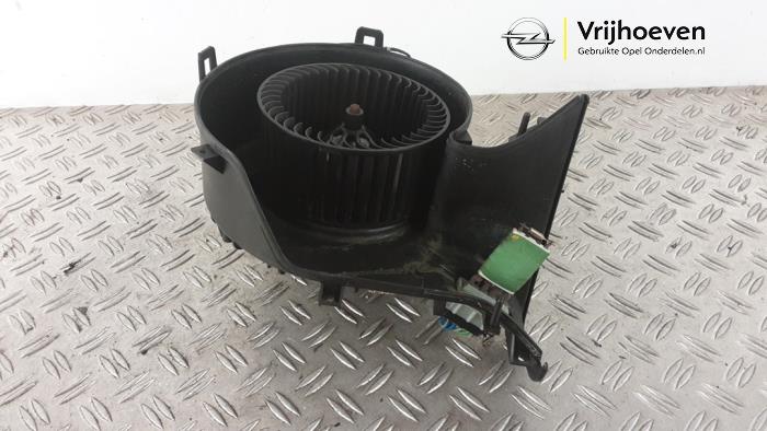 Moteur de ventilation chauffage d'un Opel Vectra C Caravan 2.2 DIG 16V 2003
