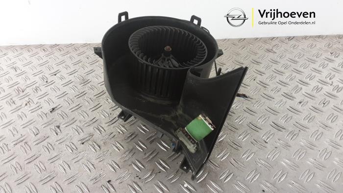 Moteur de ventilation chauffage d'un Opel Vectra C Caravan 2.2 DIG 16V 2003