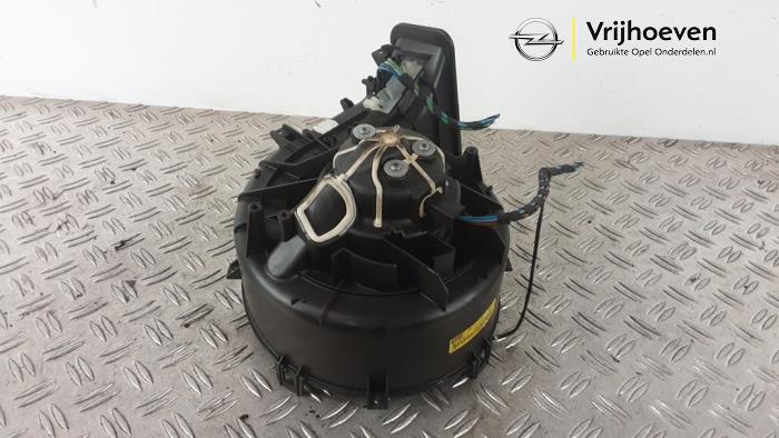 Moteur de ventilation chauffage d'un Opel Vectra C Caravan 2.2 DIG 16V 2003