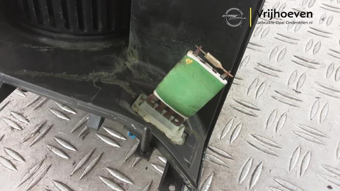 Moteur de ventilation chauffage d'un Opel Vectra C Caravan 2.2 DIG 16V 2003