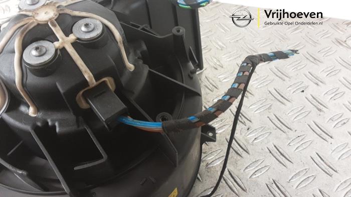 Moteur de ventilation chauffage d'un Opel Vectra C Caravan 2.2 DIG 16V 2003