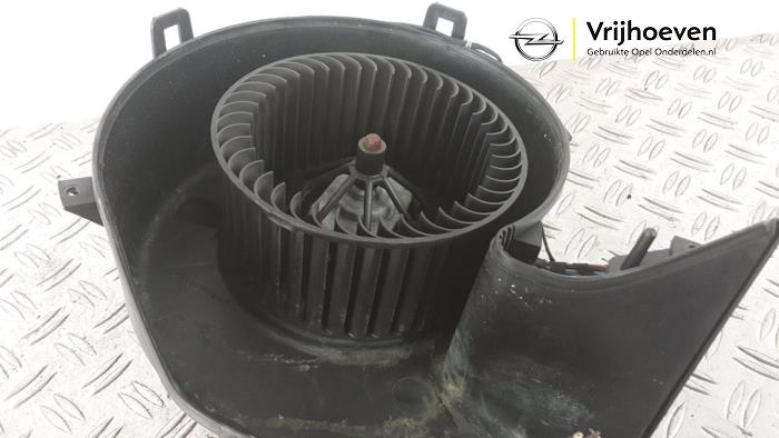 Moteur de ventilation chauffage d'un Opel Vectra C Caravan 2.2 DIG 16V 2003