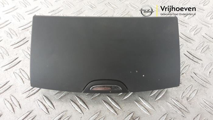 Używane Schowek Opel Zafira Tourer (P12) 2.0 CDTI 16V 130 Ecotec Cena € 20,00 Procedura marży oferowane przez Autodemontage Vrijhoeven B.V.