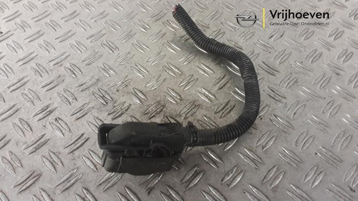 Gebrauchte ABS Stecker Opel Adam 1.4 16V Preis € 50,00 Margenregelung angeboten von Autodemontage Vrijhoeven B.V.