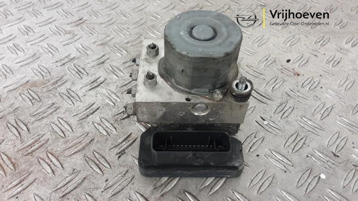 Begagnade ABS-pump Opel Corsa E 1.3 CDTi 16V ecoFLEX Pris € 45,00 Marginaltabell erbjuds av Autodemontage Vrijhoeven B.V.