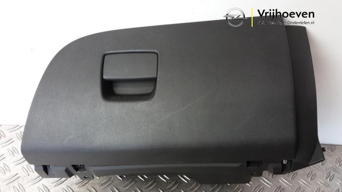 Begagnade Handskfack Opel Corsa E 1.2 16V Pris € 30,00 Marginaltabell erbjuds av Autodemontage Vrijhoeven B.V.
