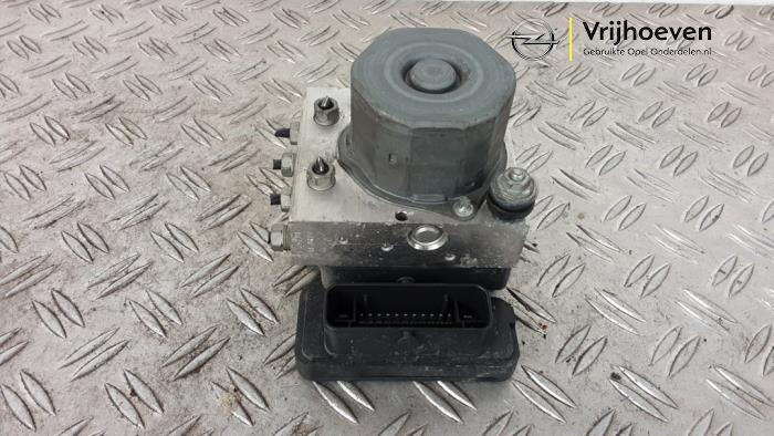 Usagé Pompe ABS Opel Corsa E 1.4 16V Prix € 45,00 Règlement à la marge proposé par Autodemontage Vrijhoeven B.V.