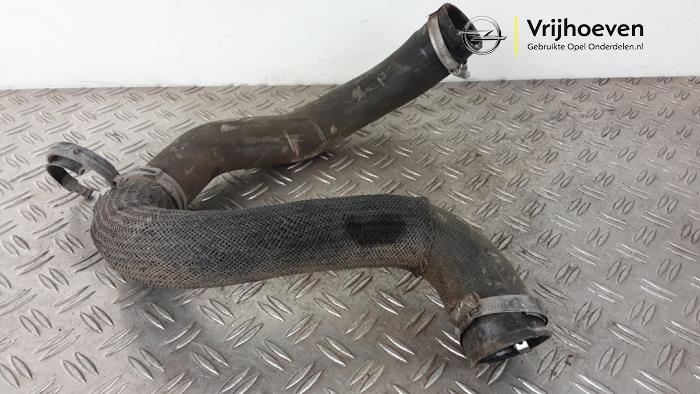 Gebrauchte Intercooler Schlauch Opel Combo Cargo 1.5 CDTI 100 Preis € 25,00 Margenregelung angeboten von Autodemontage Vrijhoeven B.V.