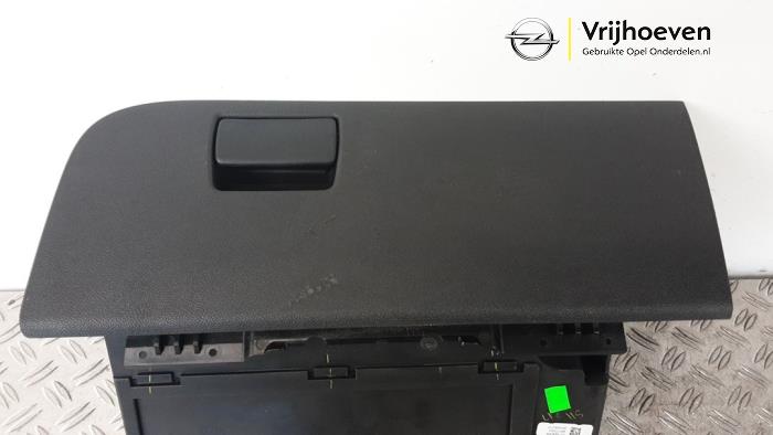 Begagnade Handskfack Opel Ampera 1.4 16V Pris € 35,00 Marginaltabell erbjuds av Autodemontage Vrijhoeven B.V.