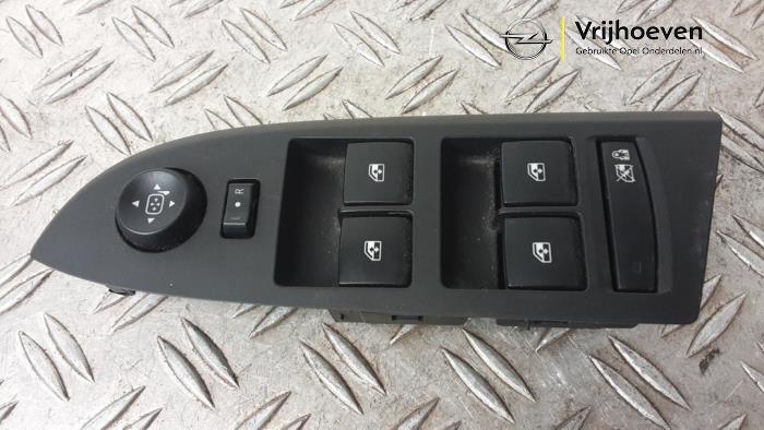 Usados Interruptor combinado de ventanillas Opel Ampera 1.4 16V Precio € 25,00 Norma de margen ofrecido por Autodemontage Vrijhoeven B.V.