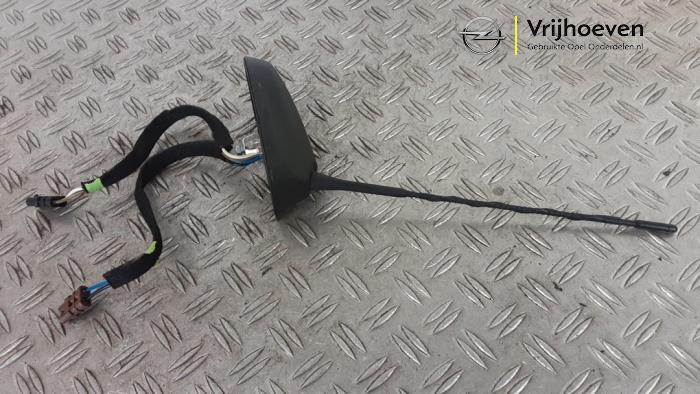 Używane Antena Opel Corsa E 1.4 16V Cena € 30,00 Procedura marży oferowane przez Autodemontage Vrijhoeven B.V.