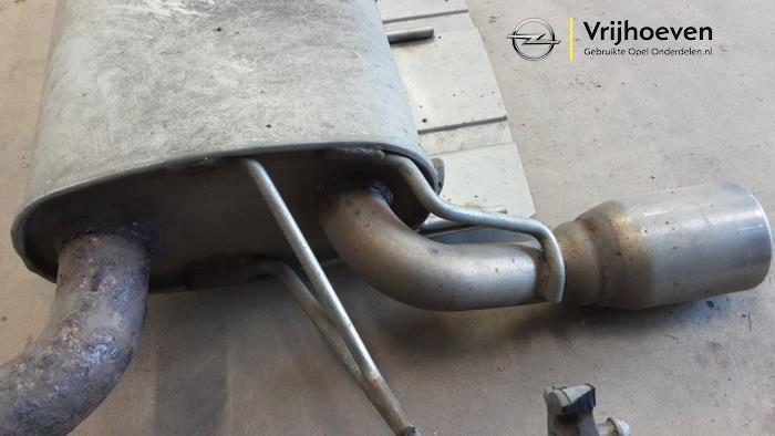Echappement silencieux arrière d'un Opel Corsa E 1.6 OPC Turbo 16V 2016