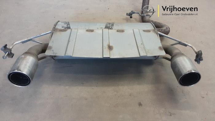 Echappement silencieux arrière d'un Opel Corsa E 1.6 OPC Turbo 16V 2016