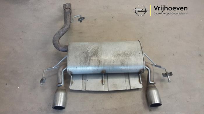 Echappement silencieux arrière d'un Opel Corsa E 1.6 OPC Turbo 16V 2016