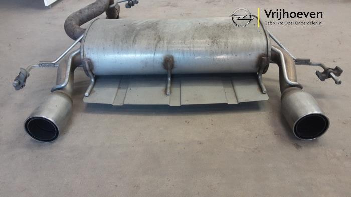 Echappement silencieux arrière d'un Opel Corsa E 1.6 OPC Turbo 16V 2016