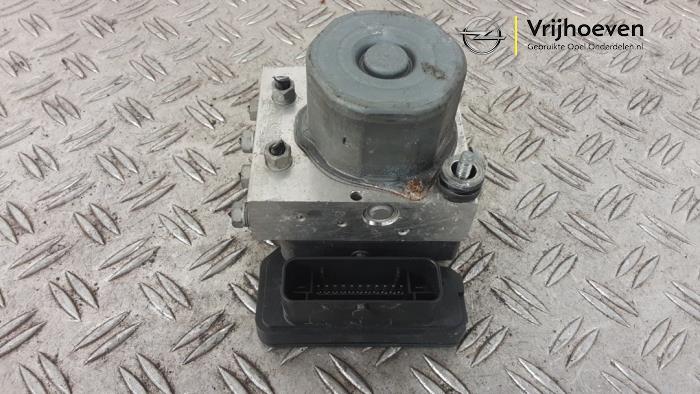 Begagnade ABS-pump Opel Corsa E 1.6 OPC Turbo 16V Pris € 45,00 Marginaltabell erbjuds av Autodemontage Vrijhoeven B.V.