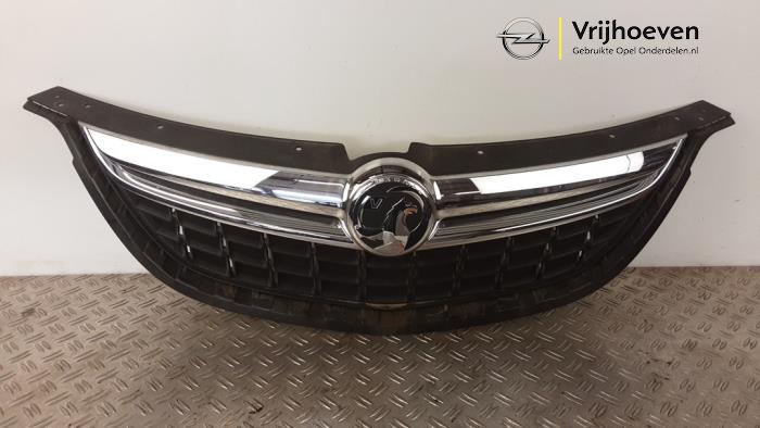 Używane Grill Opel Zafira Tourer (P12) 1.4 Turbo 16V EcoFLEX Cena € 150,00 Procedura marży oferowane przez Autodemontage Vrijhoeven B.V.