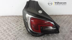 Usados Luz trasera izquierda Opel Adam 1.2 16V Precio € 75,00 Norma de margen ofrecido por Autodemontage Vrijhoeven B.V.
