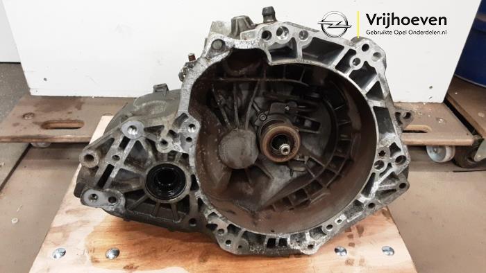 Usagé Boîte de vitesse Opel Corsa E 1.3 CDTi 16V ecoFLEX Prix € 750,00 Règlement à la marge proposé par Autodemontage Vrijhoeven B.V.