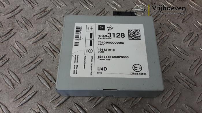 Używane Modul DAB Opel Mokka/Mokka X 1.4 Turbo 16V 4x2 Cena € 90,00 Procedura marży oferowane przez Autodemontage Vrijhoeven B.V.