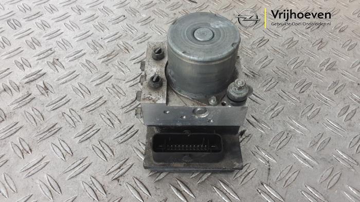 Usagé Bloc ABS Opel Corsa D 1.6i OPC 16V Turbo Prix € 250,00 Règlement à la marge proposé par Autodemontage Vrijhoeven B.V.