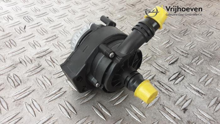 Begagnade Extra vattenpump Opel Corsa F (UB/UH/UP) Electric, Corsa-e 50kWh Pris € 35,01 Inklusive moms erbjuds av Autodemontage Vrijhoeven B.V.