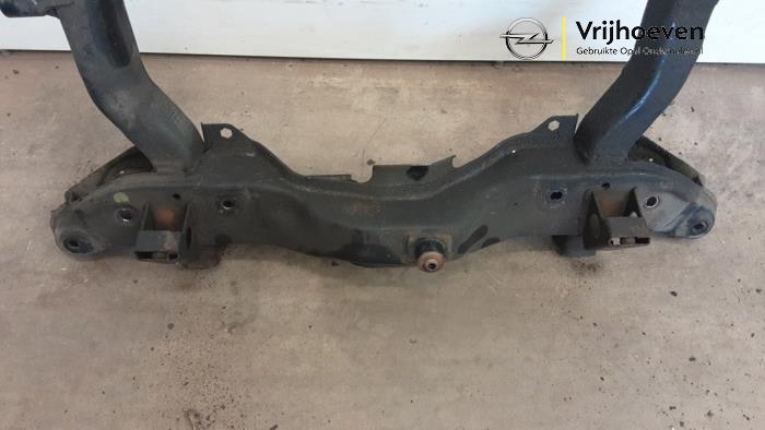 Subframe from a Opel Tigra Twin Top 1.4 16V 2004