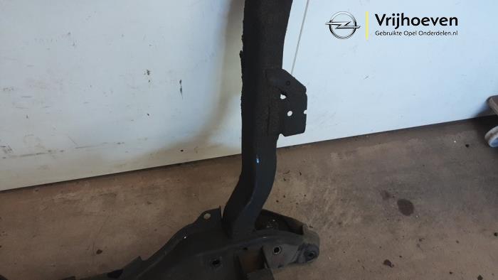 Subframe from a Opel Tigra Twin Top 1.4 16V 2004