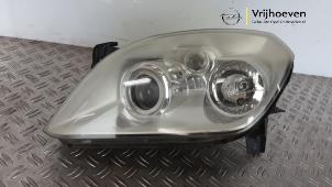 Używane Reflektor lewy Opel Tigra Twin Top 1.4 16V Cena € 175,00 Procedura marży oferowane przez Autodemontage Vrijhoeven B.V.