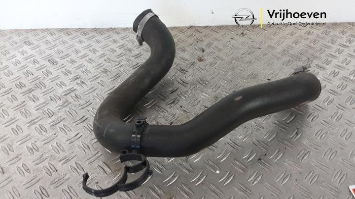 Gebrauchte Intercooler Schlauch Opel Astra L Sports Tourer (F4/FC/FN/FR) 1.2 Turbo 130 12V Preis € 25,00 Mit Mehrwertsteuer angeboten von Autodemontage Vrijhoeven B.V.