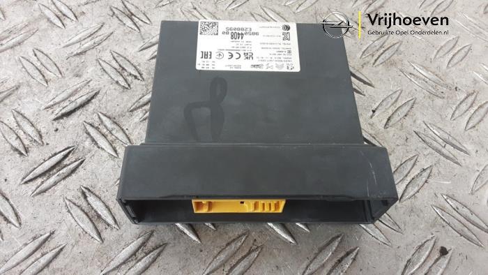 Używane Modul keyless vehicle Opel Astra L Sports Tourer (F4/FC/FN/FR) 1.2 Turbo 130 12V Cena € 75,00 Z VAT oferowane przez Autodemontage Vrijhoeven B.V.