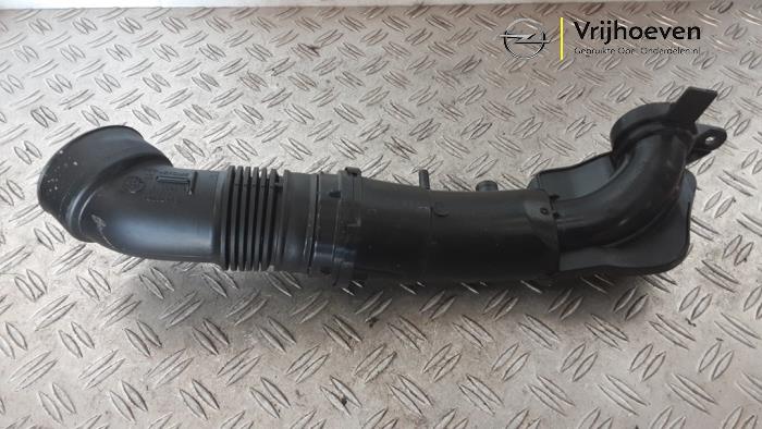 Gebrauchte Intercooler Rohr Opel Astra L Sports Tourer (F4/FC/FN/FR) 1.2 Turbo 130 12V Preis € 25,00 Mit Mehrwertsteuer angeboten von Autodemontage Vrijhoeven B.V.