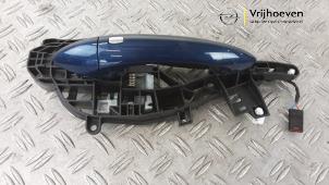 Begagnade Dörrhandtag, 4-dörrars, höger bak Opel Insignia Sports Tourer 2.0 CDTI 16V Pris € 125,00 Marginaltabell erbjuds av Autodemontage Vrijhoeven B.V.
