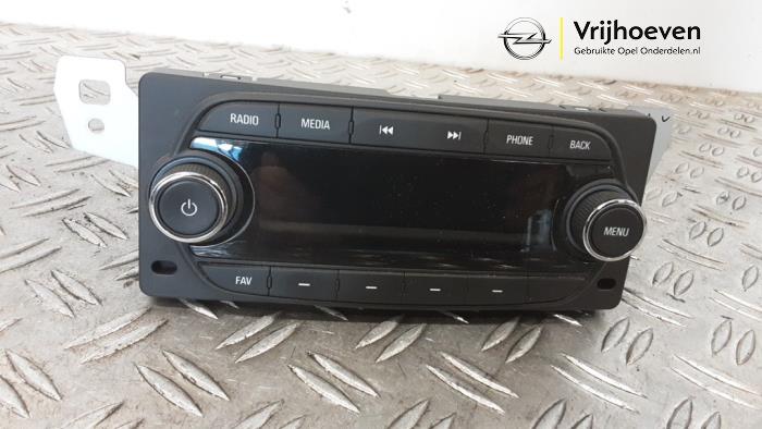 Używane Modul radiowy Opel Karl 1.0 12V Cena € 100,00 Procedura marży oferowane przez Autodemontage Vrijhoeven B.V.