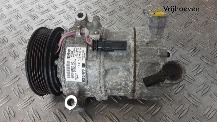 Usagé Pompe clim Opel Astra K Sports Tourer 1.6 CDTI 136 16V Prix € 70,00 Règlement à la marge proposé par Autodemontage Vrijhoeven B.V.